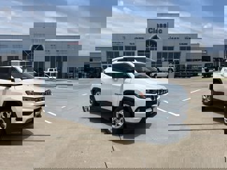New 2025 Jeep Compass Latitude image 1