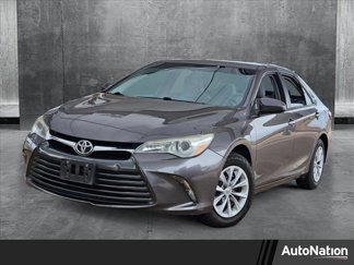 Used 2015 Toyota Camry LE image 1
