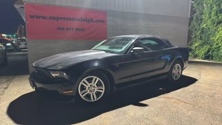 Used 2010 Ford Mustang Convertible image 1