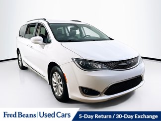 Used 2019 Chrysler Pacifica Touring-L image 1