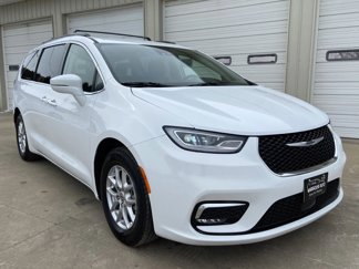 Used 2022 Chrysler Pacifica Touring-L image 1