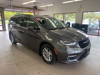 Used 2021 Chrysler Pacifica Touring image 1