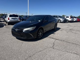 Used 2015 Toyota Camry XSE image 1