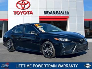 Used 2022 Toyota Camry SE image 1