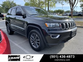Used 2019 Jeep Grand Cherokee Laredo w/ 18" Wheel & 8.4" Radio Group image 1