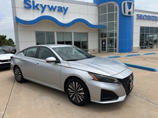 Used 2023 Nissan Altima 2.5 SV image 1