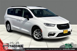 Used 2022 Chrysler Pacifica Touring-L image 1