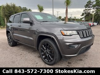 Used 2017 Jeep Grand Cherokee Altitude image 1