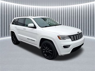 Used 2020 Jeep Grand Cherokee Altitude image 1