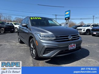 Used 2022 Volkswagen Tiguan SE w/ Panoramic Sunroof Package image 1