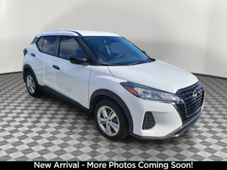 Used 2023 Nissan Kicks S image 1