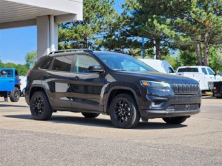 Used 2023 Jeep Cherokee Altitude Lux image 1