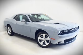 Used 2022 Dodge Challenger SXT image 1