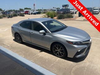 Used 2021 Toyota Camry SE image 1