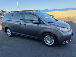 Used 2014 Toyota Sienna XLE image 1