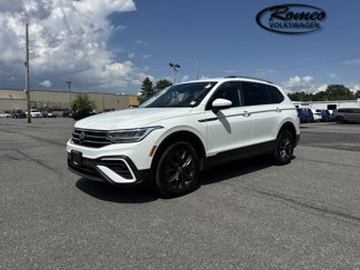 Used 2022 Volkswagen Tiguan SE image 1