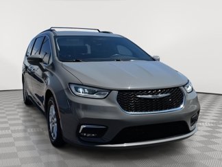 Used 2022 Chrysler Pacifica Touring-L image 1
