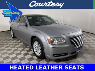 Used 2014 Chrysler 300 image 1
