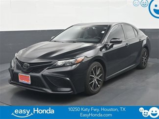 Used 2021 Toyota Camry SE image 1