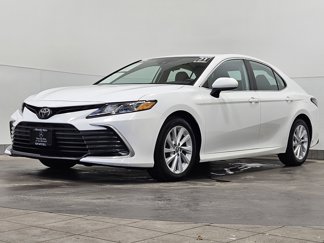 Used 2021 Toyota Camry LE image 1