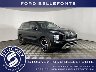 Used 2023 Mitsubishi Outlander SE image 1