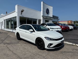 Used 2025 Volkswagen Jetta SE w/ Sunroof Package image 1