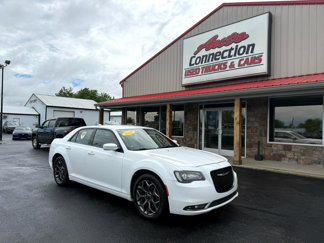 Used 2018 Chrysler 300 S image 1