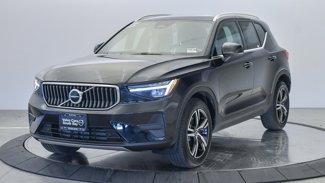 Certified 2025 Volvo XC40 B5 Core image 1