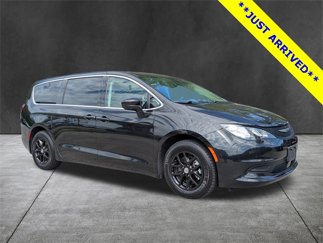 Used 2023 Chrysler Voyager LX image 1