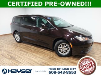Used 2017 Chrysler Pacifica Touring image 1