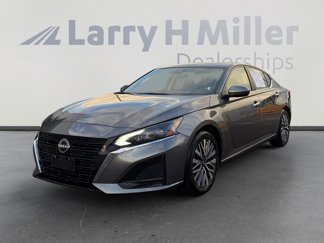 Used 2023 Nissan Altima 2.5 SV image 1
