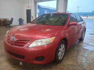 Used 2010 Toyota Camry LE image 1