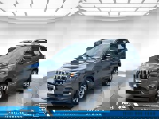 Used 2019 Jeep Cherokee Latitude Plus w/ Cold Weather Group image 1