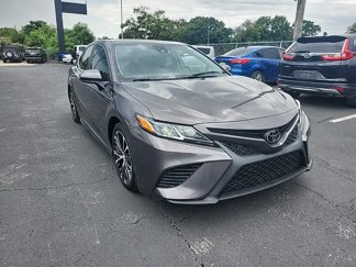Used 2020 Toyota Camry SE image 1
