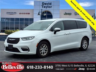 Used 2023 Chrysler Pacifica Touring-L image 1