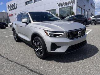 Used 2025 Volvo XC40 B5 Core image 1