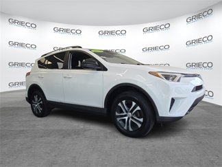 Used 2018 Toyota RAV4 LE image 1