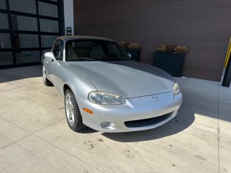 Used 2002 MAZDA MX-5 Miata image 1