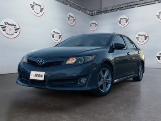 Used 2012 Toyota Camry SE image 1