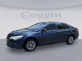 Used 2015 Toyota Camry LE image 1