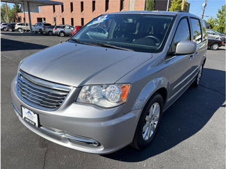 Used 2016 Chrysler Town & Country Touring image 1