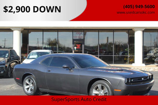 Used 2015 Dodge Challenger SXT image 1