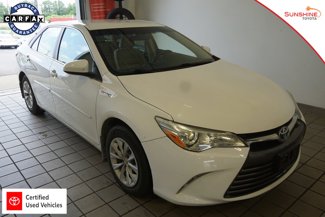 Used 2016 Toyota Camry LE image 1