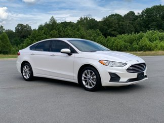Used 2020 Ford Fusion SE image 1