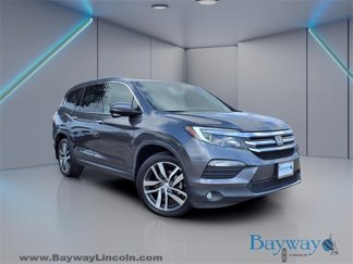 Used 2017 Honda Pilot Touring image 1