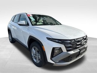New 2025 Hyundai Tucson SE image 1