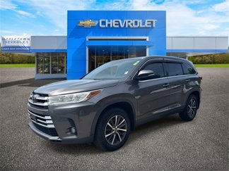 Used 2017 Toyota Highlander XLE image 1