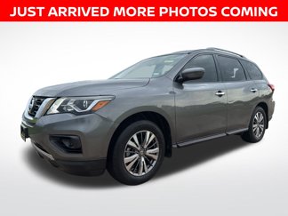 Used 2020 Nissan Pathfinder S image 1