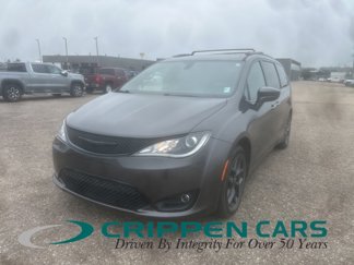 Used 2018 Chrysler Pacifica Touring-L w/ Premium Audio Group image 1
