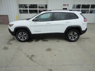 Used 2019 Jeep Cherokee Trailhawk w/ Cold Weather Group image 1